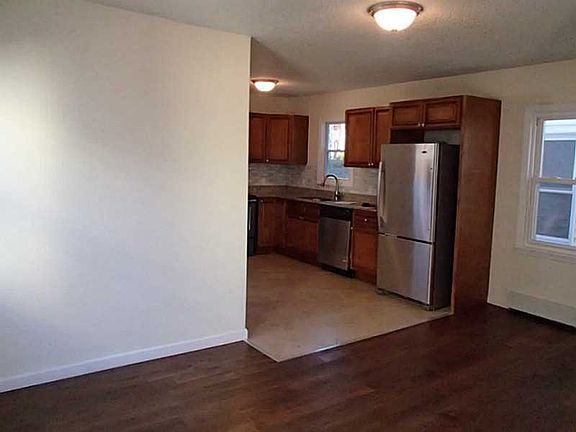 4th image of 32 Orchard St
