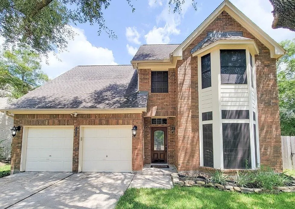 4 bed, 2.5 bath, 2049 sqft, $3,200 — Photo 2
