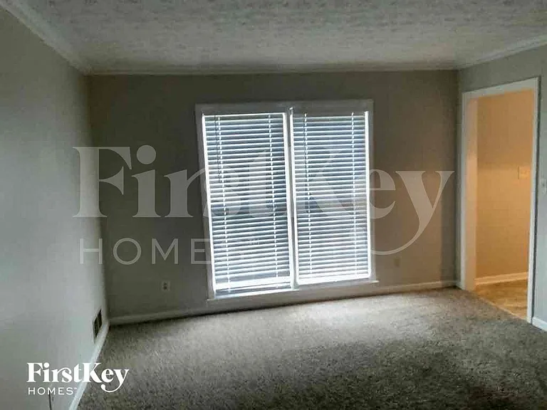 5659 Fern Creek Dr — Photo 3
