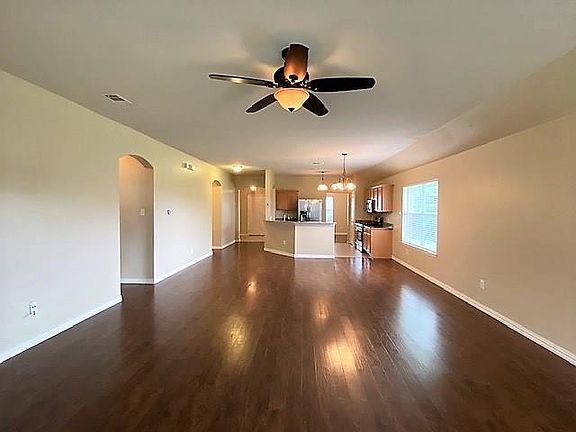 4th image of 8408 Shasta Dr