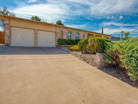4th image of 352 Desert Cove Ln