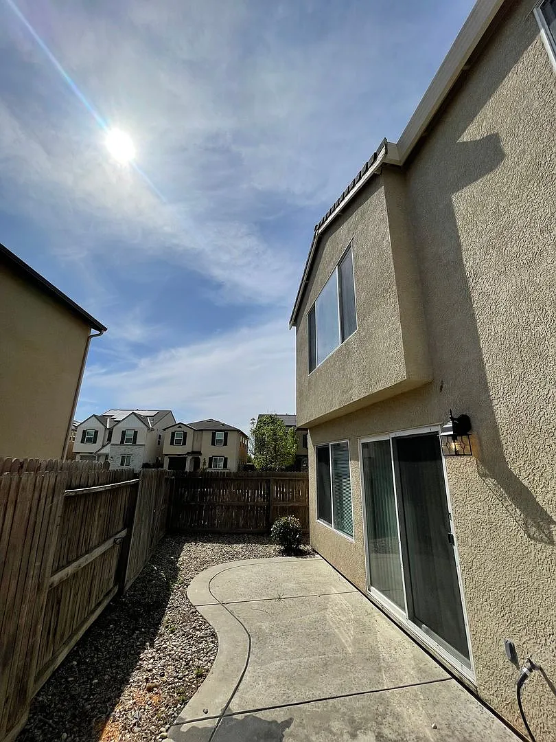 380 Bale Mill, Merced, Corner Lot! — Photo 4