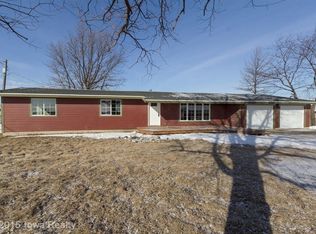1573 Hogback Bridge Rd, Earlham, IA 50072