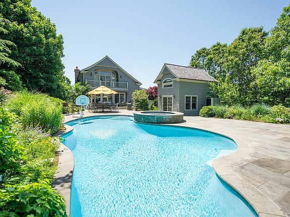 3rd image of 75 Wood Dr