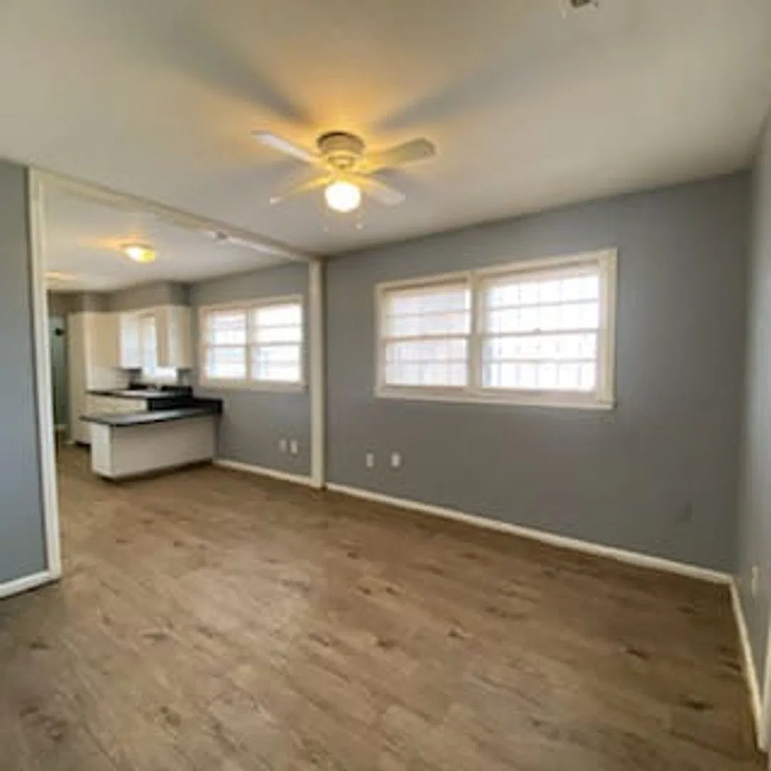 Handyman Special $0 First Month's Rent / "You Fix, You Save Big!! — Photo 4