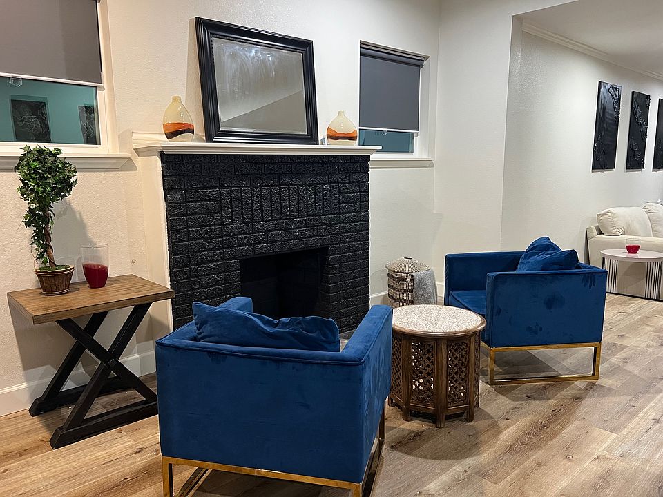 Living/dining area