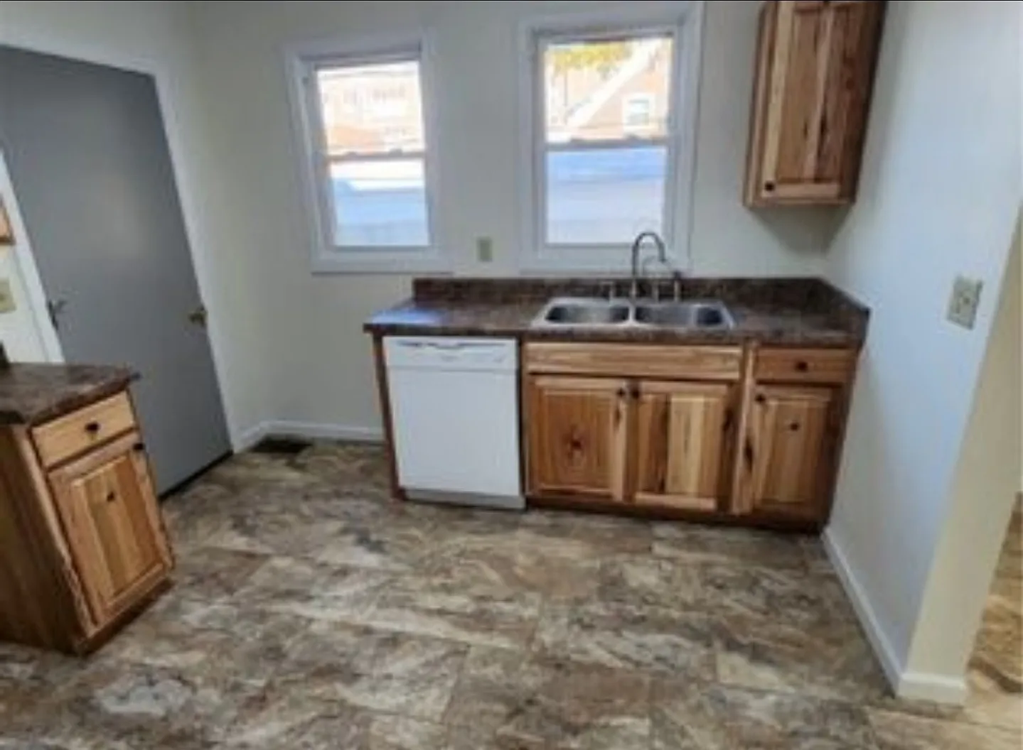 2 bed, 1012 sqft, $1,000 — Photo 3