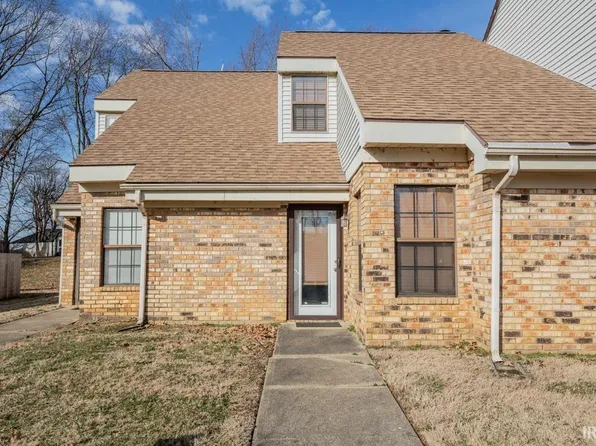 5615 Maple Ln, Newburgh, IN 47630