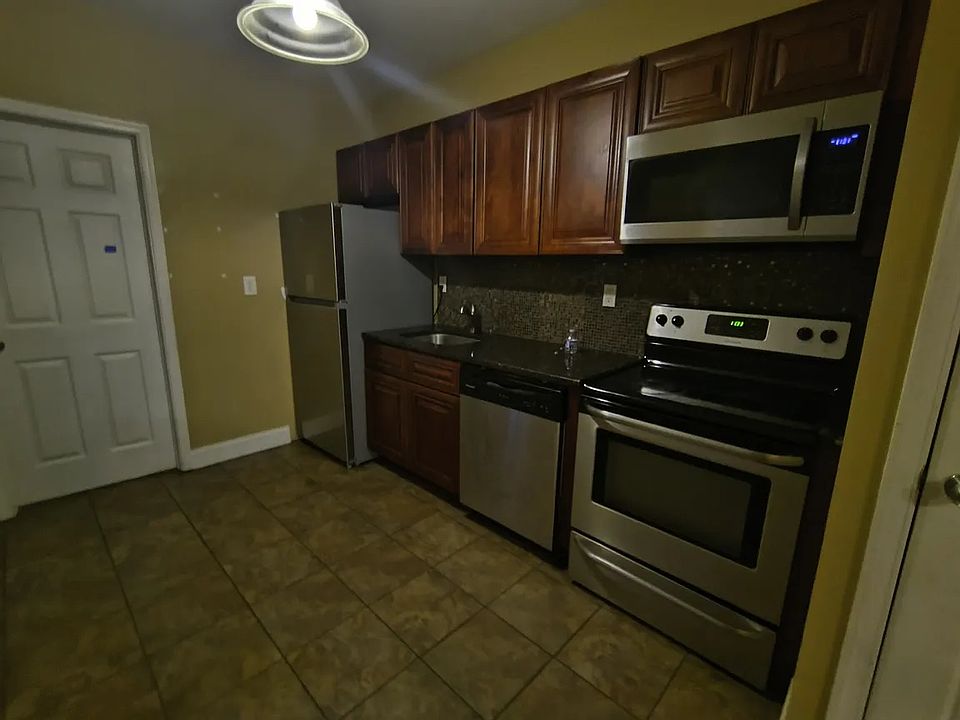 1st image of 1616 W Glenwood Ave Floor 1