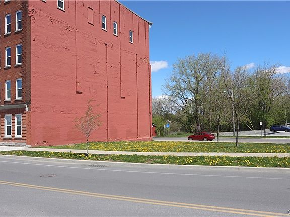 3rd image of 425 Court St Lot 314
