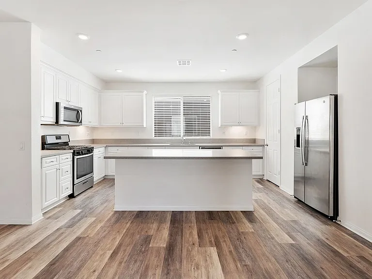 14055 Ruby Ln — Photo 6