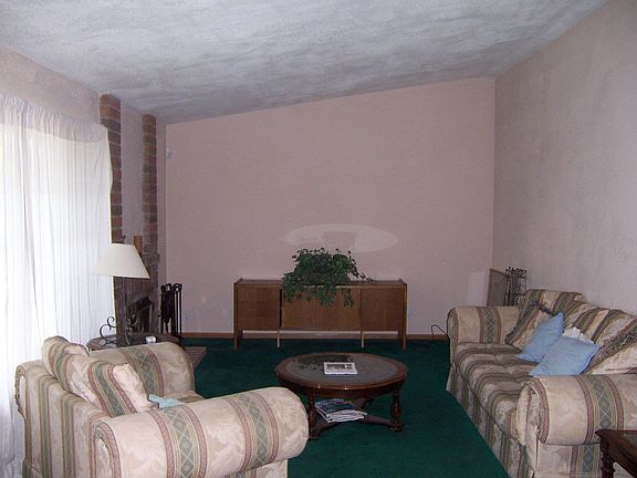 Family Room w/ Fireplace