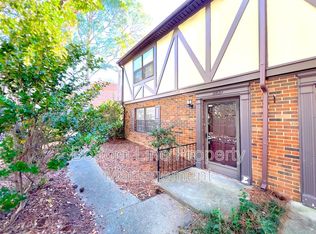 8821 Hunter Ridge Dr, Charlotte, NC