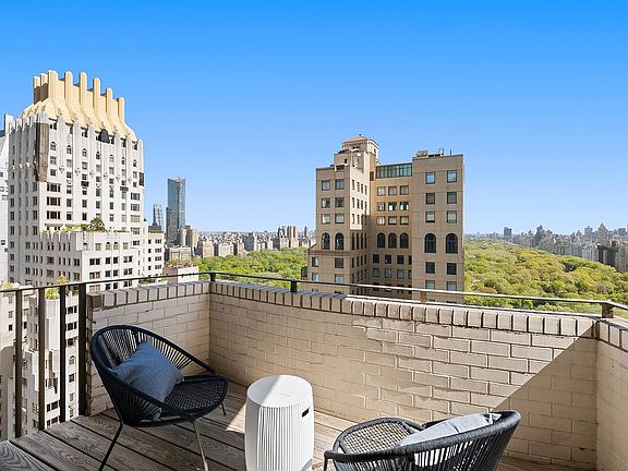 4th image of 58 W 58th St APT 32A