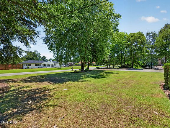 4th image of 622 Long Leaf Acres Drive