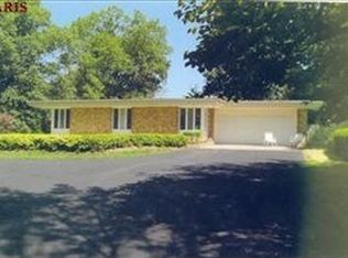 1199 S Glenwood Ln, Saint Louis, MO 63122