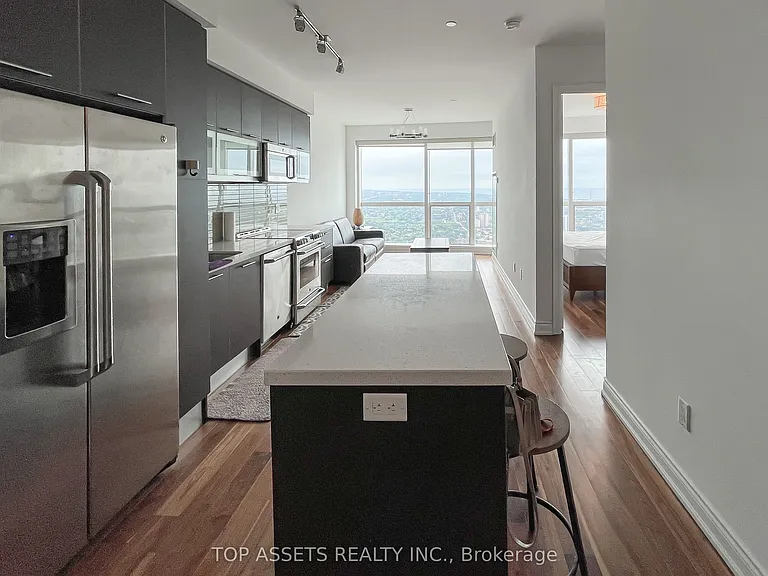 388 Yonge St #6905 — Photo 3