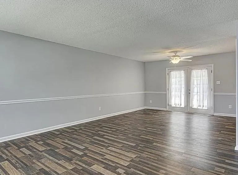 409 W Vandalia Rd — Photo 22