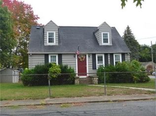 2 Pond St, Uxbridge, MA 01569