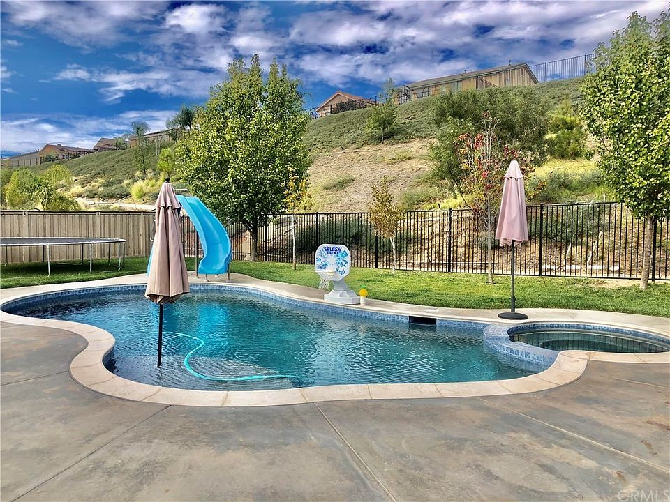 1st image of 34156 Hillside Dr