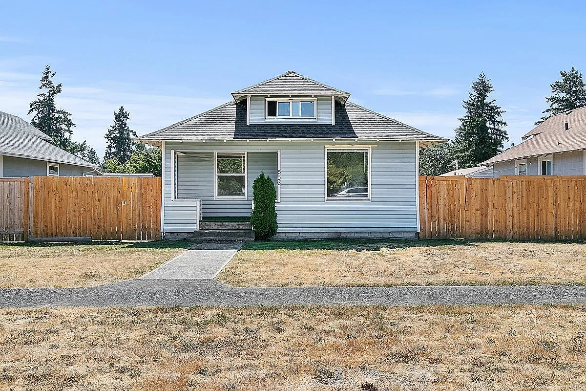 3 bed, 1385 sqft, $2,499 — Photo 1