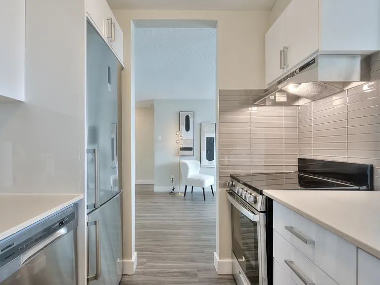 838 Pinewood Cres — Photo 8