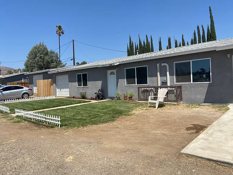 This is a picture of one of the units, the unit for rent is the one in the front