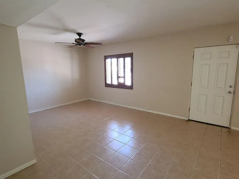 1407 W Glenrosa Ave — Photo 9