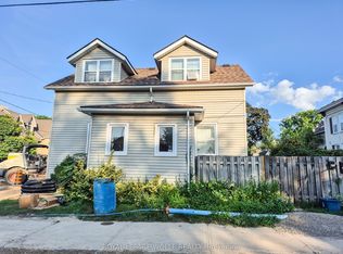 39 Union St E #B, Waterloo, ON N2J 1B8