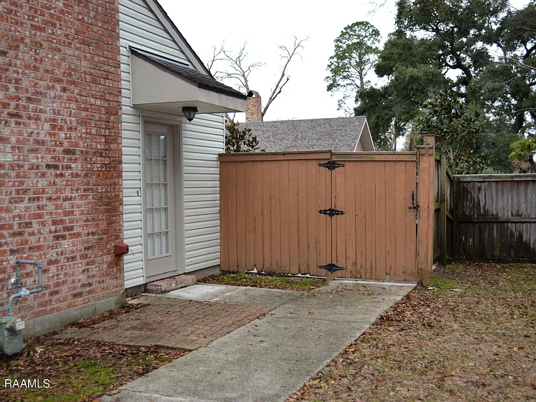 319 Artisan Rd #D — Photo 2