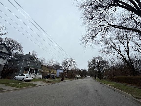 5th image of 730 Woodlawn Ave