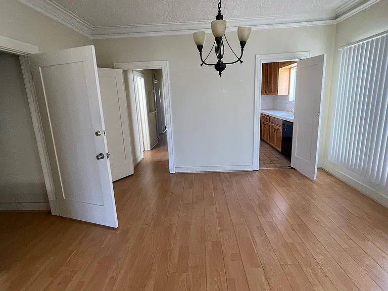 809 1/2 N Ridgewood Pl — Photo 9