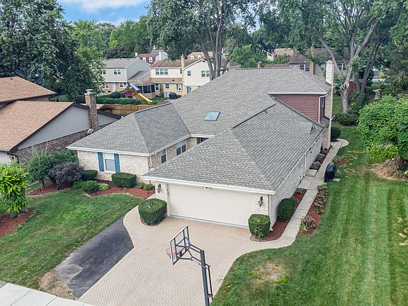 2nd image of 1604 N Hickory Ave