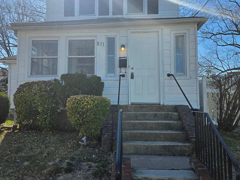 811 Central Ave — Photo 2