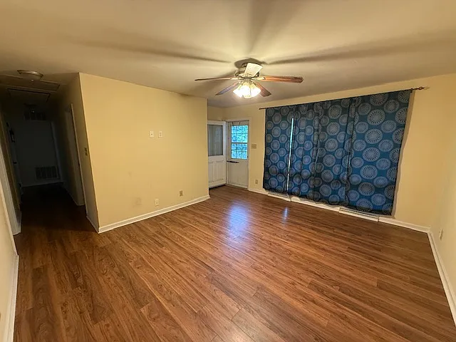 810 W Vandalia Rd — Photo 2