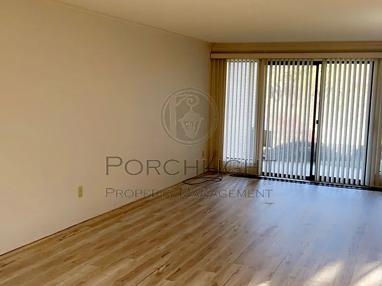 La Villa Apartments — Photo 18