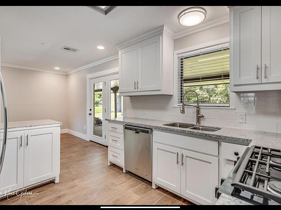 5th image of 4210 Elaine St