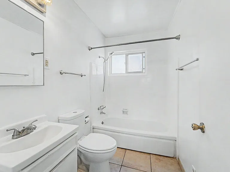 806 H St #1-4 — Photo 8