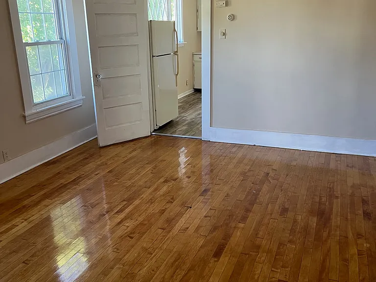 535 Richmond Ave — Photo 14