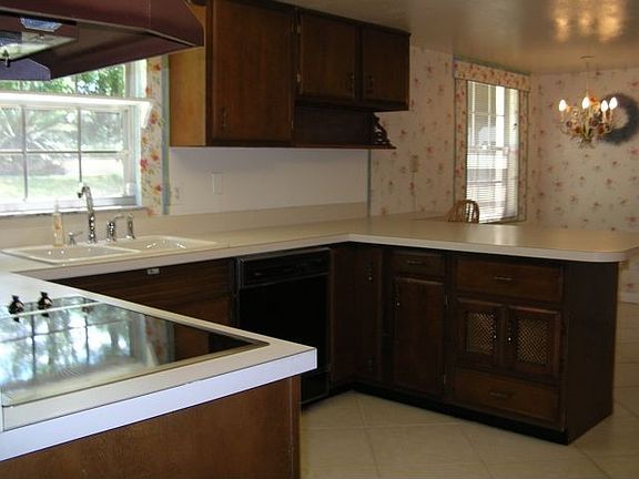kitchen/breakfast area