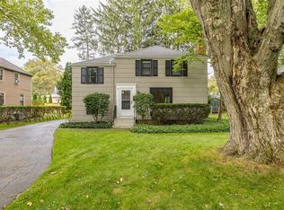 57 Clovercrest Dr, Rochester, NY 14618