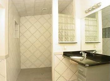 3rd image of 1621 Avalon Blvd