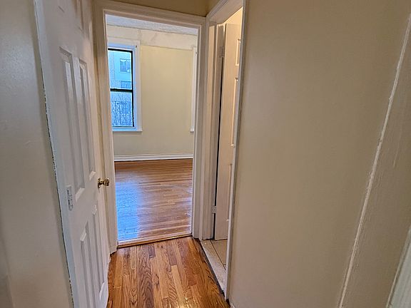 5th image of 744 Coster St #1