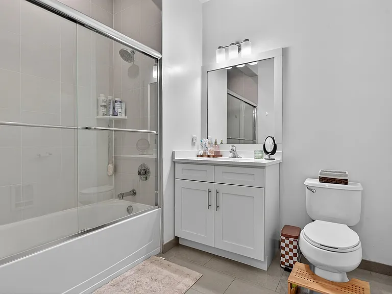 140 36th St #202 — Photo 20