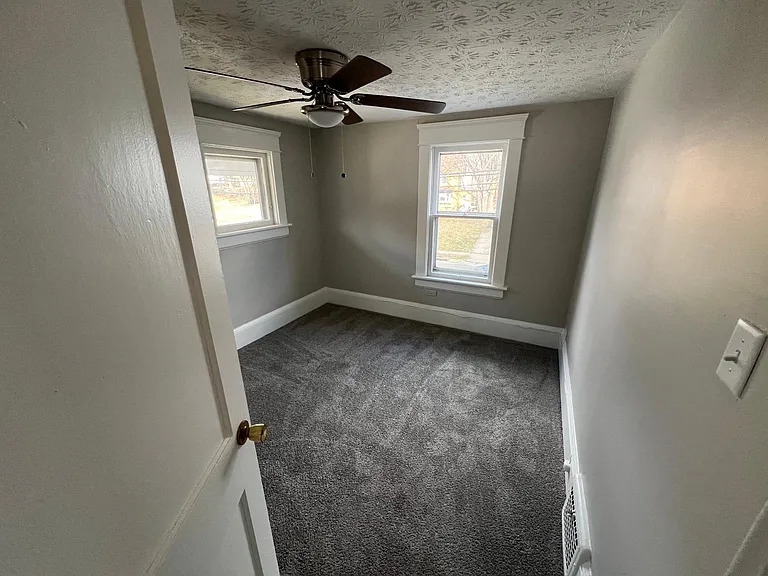 616 W Thornton St — Photo 8