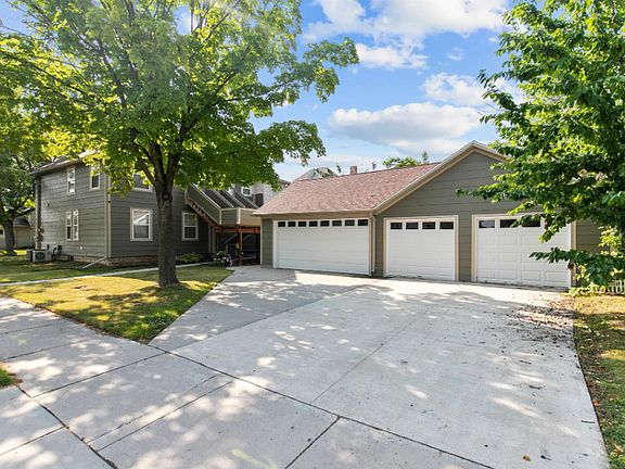 2nd image of 603 S Locust St #1/2
