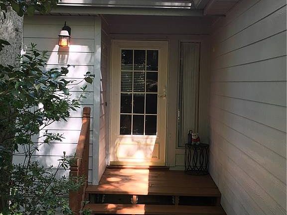 2nd image of 6712 Knollwood Cir