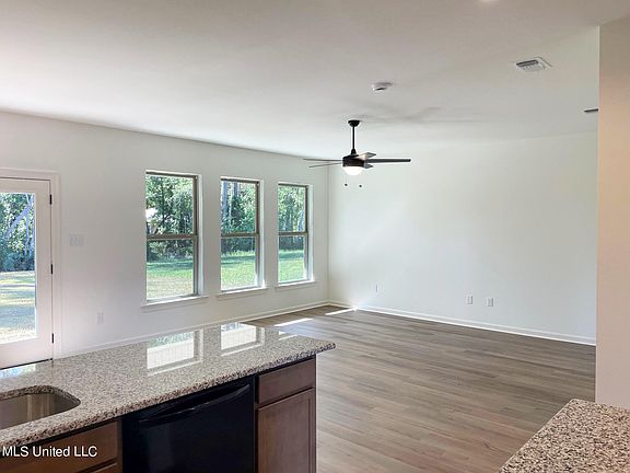 4th image of 14329 Southern Pecan St