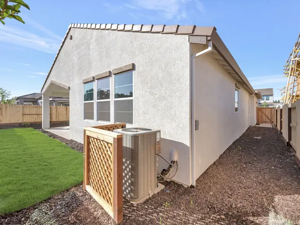 1067 Redwood Glen Ave, Galt, CA 95632