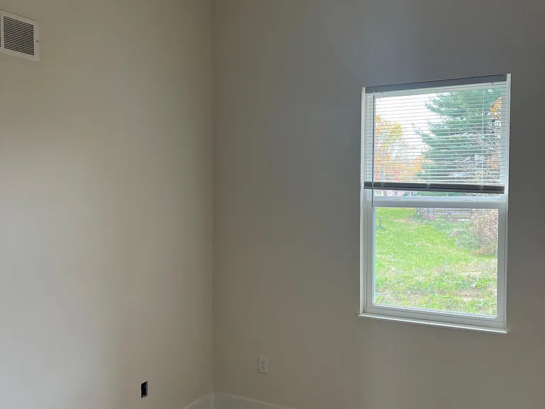 404 Court Yard Ln — Photo 14